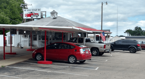 Start Planning A Trip To Hi-Lite Drive In, A Retro Michigan Diner Where You’ll Be Served By Carhops