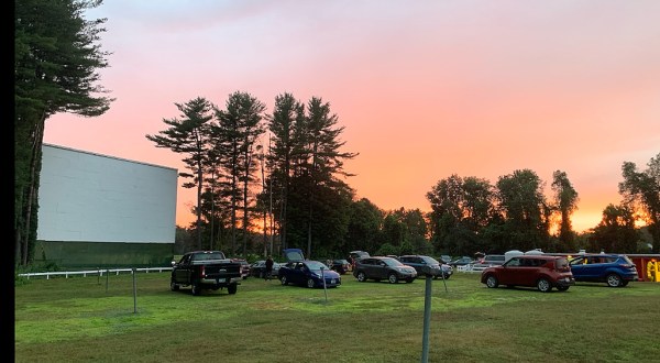 New Hampshire’s Largest And Oldest Drive-In Theater Is Hiding In A Small Town And You’ll Want To Visit