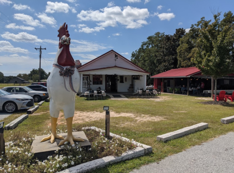 Grits & Groceries Is A South Carolina Restaurant That's In The Middle Of Nowhere, But Worth The Drive
