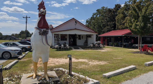 Grits & Groceries Is A South Carolina Restaurant That’s In The Middle Of Nowhere, But Worth The Drive