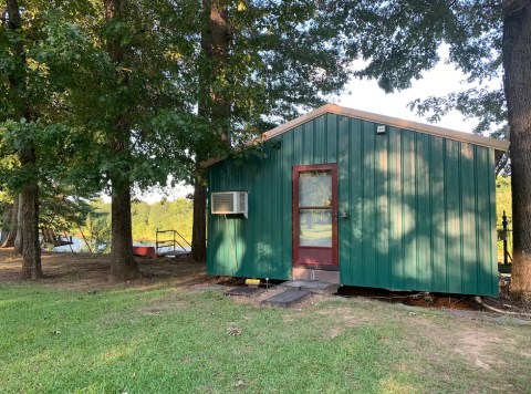 Nestled On The Bluff Of A River,  This Cozy Tiny House In Alabama Is The Perfect Place To Escape The Hustle And Bustle Of Everyday Life