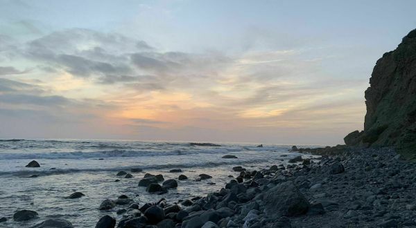 Dana Point Trail Is An Easy Hike In Southern California That Leads To A Secret Beach With Caves