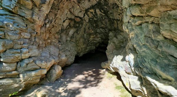 Hike To This Hidden Cave In North Carolina For An Unforgettable Adventure