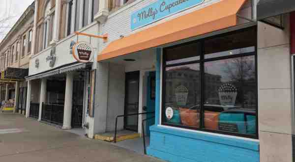 Taste A Bit Of Heaven At Molly’s Cupcakes, A Shop With The Best Brownies In Iowa
