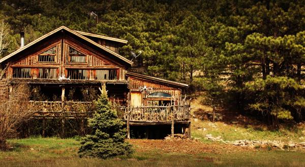 Log Cabin Home Vacation Is A Log Cabin Glamping Spot In Arizona That May Just Be Your New Favorite Destination