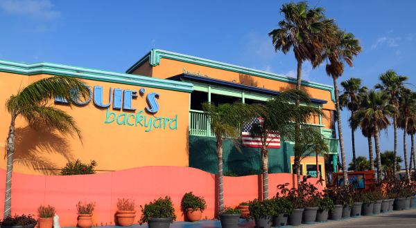 The All-You-Can-Eat Prime Rib And Seafood Buffet At Louie’s Backyard In Texas Is The Perfect Coastal Meal
