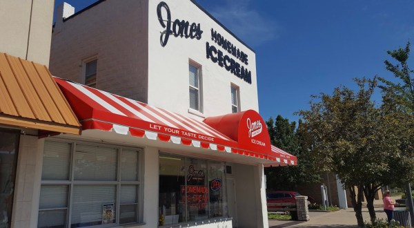 Jones Homemade Ice Cream Parlor In Michigan Is The Perfect Place For An Old-Fashioned Sweet Treat