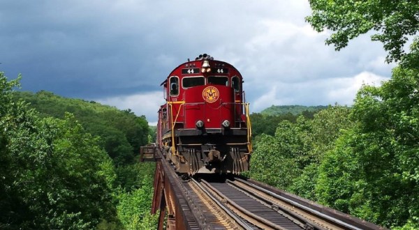 This 70-Mile Train Ride Is The Most Relaxing Way To Enjoy Arkansas Scenery