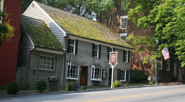 One Of The Oldest Restaurants In Southern Virginia, The Tavern Just Gets Better Each Year