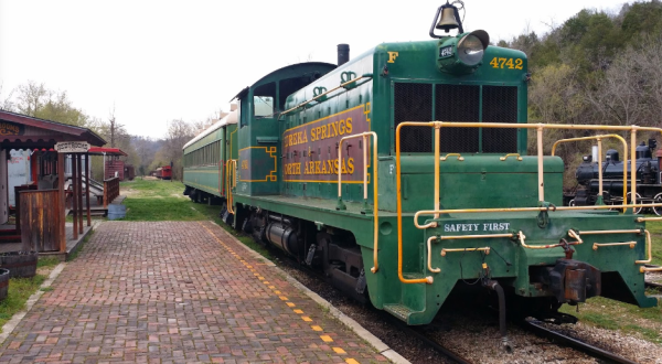 Hop Aboard The ES&NA Railway In Arkansas For A Fun Trip Back In Time      