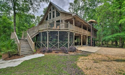 With An Outdoor Oasis, This Riverfront Cabin In Mississippi Is The Perfect Summer Getaway   