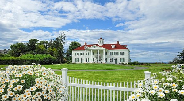 Relax And Unwind At This Luxury Bed & Breakfast On The Strait Of Juan De Fuca In Washington