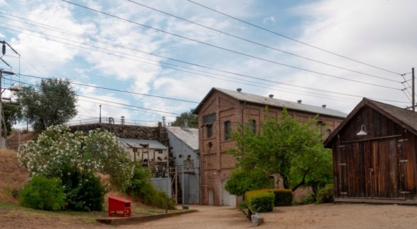 You Can Tour One Of America’s First Power Stations At Folsom Powerhouse State Park In Northern California