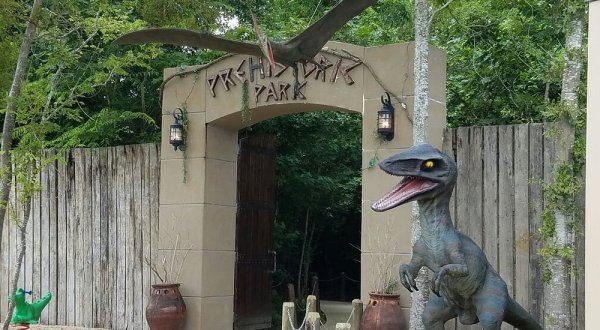 There’s A Dinosaur Themed Park In Louisiana Called Prehistoric Park