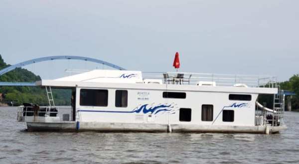 This Summer, Take An Iowa Vacation On A Floating Villa On The Mississippi River