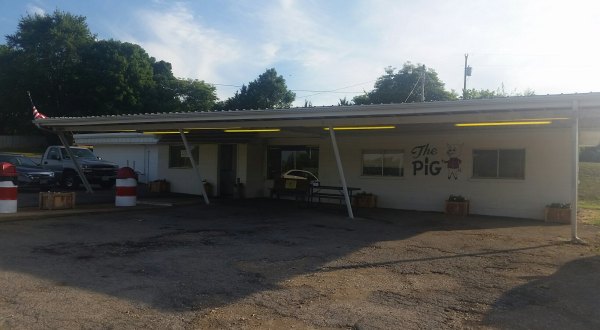 Join A Missouri Tradition Since The 1940s With A Hearty Meal At The Pig BBQ