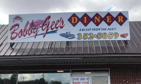 Bobby Gee's Diner Is A Retro Diner Straight Out Of The 1950s Perfect For A Trip From Nashville