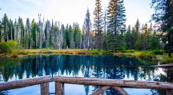 This Oregon Lake Is The Coolest Thing You’ll Ever See For Free
