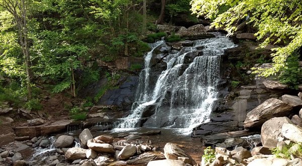 Most People Don’t Know That This Stunning Waterfall In New York Is Haunted By A Dog