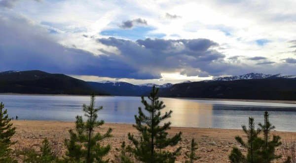 Visit Turquoise Lake Trail In Colorado, A Hidden Gem Beach Trail That Has Its Very Own Waterfall