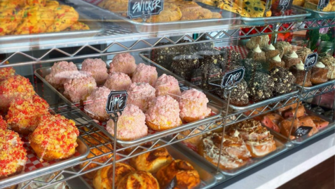 Fatty's Is An Eccentric Bakery In Nevada That's Famous For Upside-Down Cupcakes