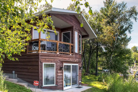 Have A Northern Minnesota Adventure With A Stay In This Gorgeous Lakefront Cabin In Brainerd