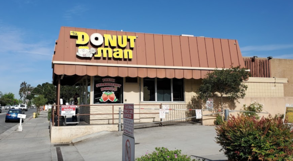 People Drive From All Over Southern California To Try A Fresh Fruit Donut At The Donut Man