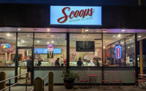 Scoops In North Bend, Oregon Has Over 100 Flavors Of Ice Cream, And They're All Homemade
