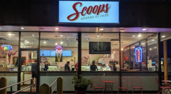 Scoops In North Bend, Oregon Has Over 100 Flavors Of Ice Cream, And They’re All Homemade