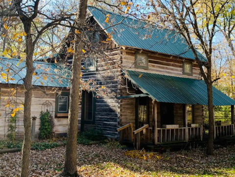 Built In 1858, This Old Log Cabin Is A Charming Lakeside Stay In Minnesota