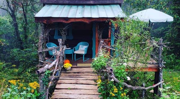 Experience A Fairytale Come To Life When You Stay At The Hobbit Themed Treehouse In North Carolina