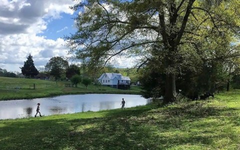 Book An Overnight Stay At This Farmhouse Airbnb In Alabama For A Peaceful Getaway
