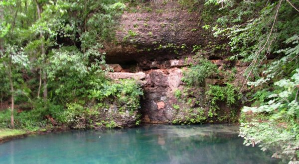 This Hidden Natural Spring In Iowa Has Some Of The Bluest Water In The State