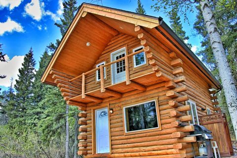 This Cozy Cabin Is The Most Bookmarked Airbnb In Alaska And It's So Easy To See Why