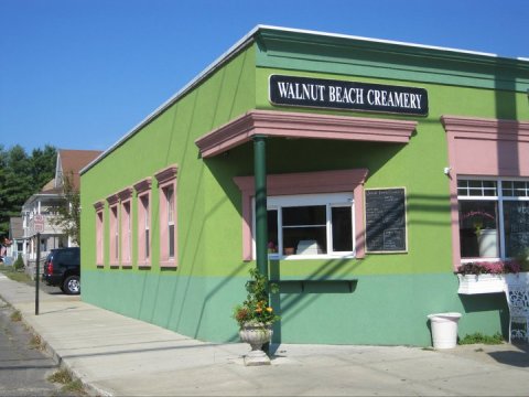 Housed In An Old Post Office, Walnut Beach Creamery In Connecticut Features The Most Unusual (And Tasty) Flavors