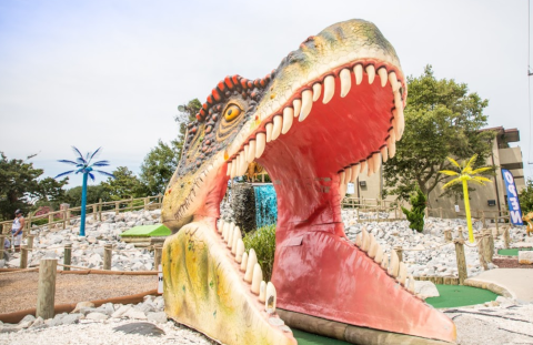 There’s A Dinosaur Themed Miniature Golf Course In Maryland Called Nick's Jurassic Golf