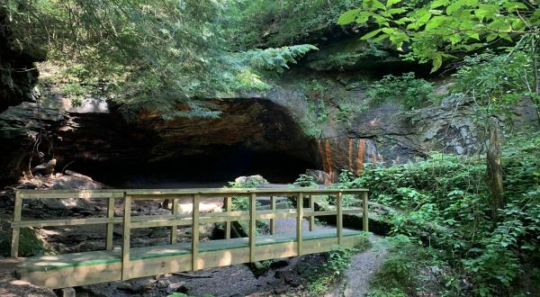 Hiking To This Aboveground Cave Near Pittsburgh Will Give You A Surreal Experience