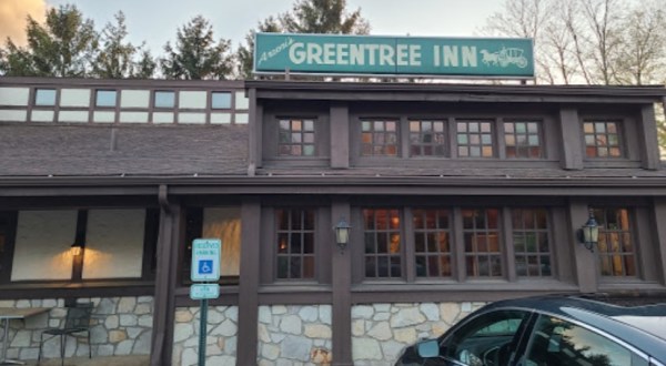 Aracri’s Greentree Inn In Pittsburgh Has Been Serving Tasty American And Italian Dishes Since 1967