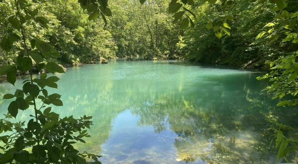 There’s An Emerald Sinkhole In Missouri That’s Too Beautiful For Words