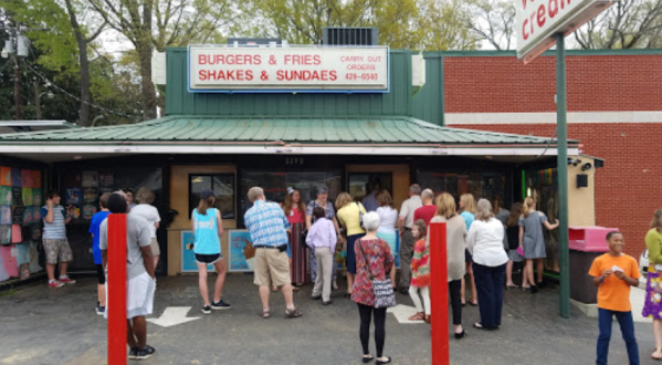 This Sugary-Sweet Ice Cream Shop In Mississippi Serves Enormous Portions You’ll Love
