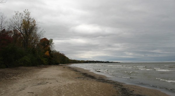 This Scenic But Mysterious Beach In New York Is Haunted By A Ghostly Specter