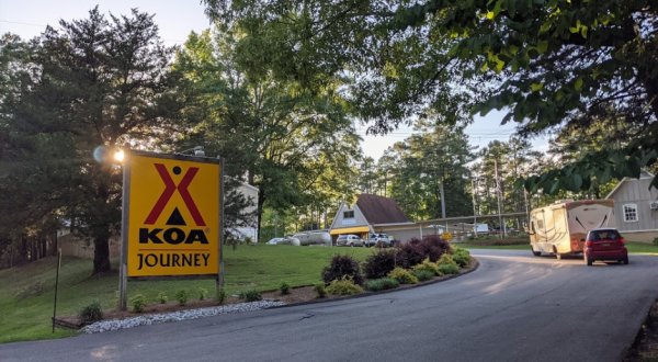 With Cozy Accommodations And Some Great Amenities, The Whole Family Will Love This KOA Campground In Mississippi      