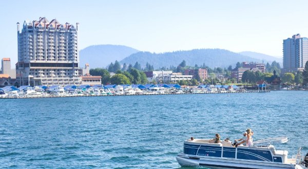 You Can Rent A Pontoon Boat For A Relaxing Day On Lake Coeur d’Alene In Idaho This Summer