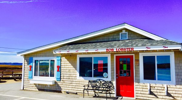 These 7 Massachusetts Coast Seafood Restaurants Are Worth A Visit From Any Part Of The State
