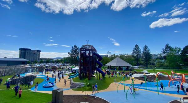 There’s An Ice Age Themed Playground And Splash Pad At Riverfront Park In Washington