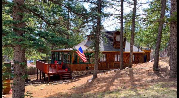 A Stay At This Incredibly Charming 1929 Cabin In Colorado Will Transport You To Narnia