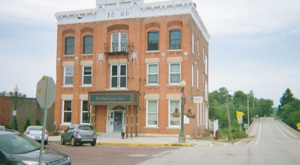 Rest And Recharge At The Quiet Historic Bridgewater Inn In Illinois
