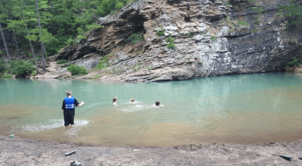 The Natural Swimming Hole In Arkansas That Will Take You Back To The Good Ole Days
