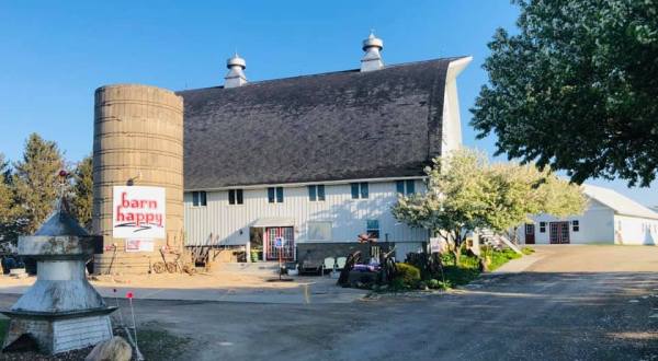 There’s A Restaurant In This Stable Built In 1925 In Iowa And You’ll Want To Visit
