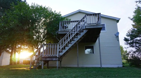 Forget The Resorts, Rent This Charming Waterfront Cottage Airbnb In Nebraska Instead